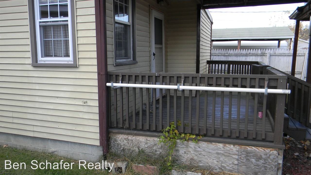 838 Railroad St - Photo 3 of 10