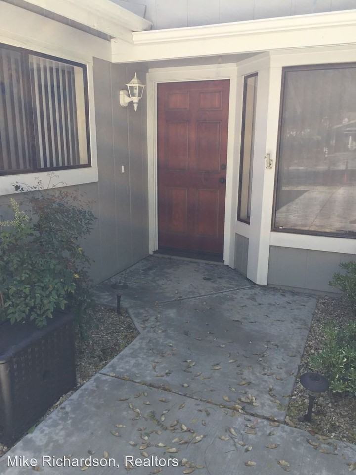 4019 Via Diego - Photo 2 of 15