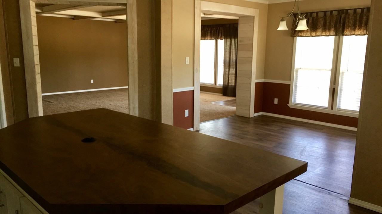 305 N Lucy St - Photo 3 of 7