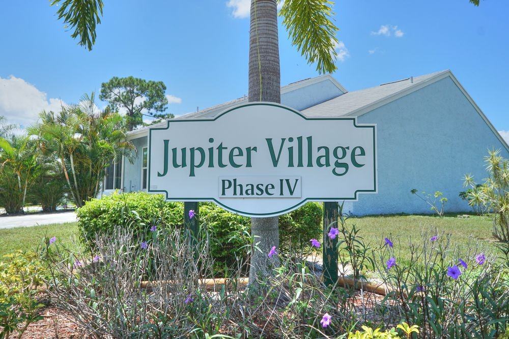 159 Deerfield Dr - Photo 2 of 21