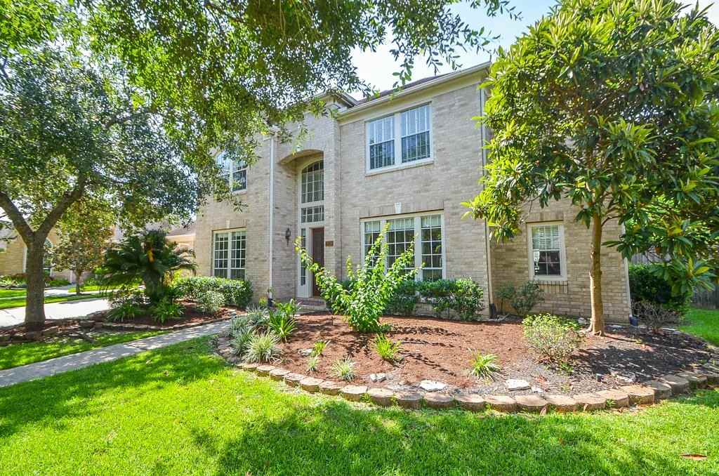 7538 Guinevere Dr - Photo 2 of 32