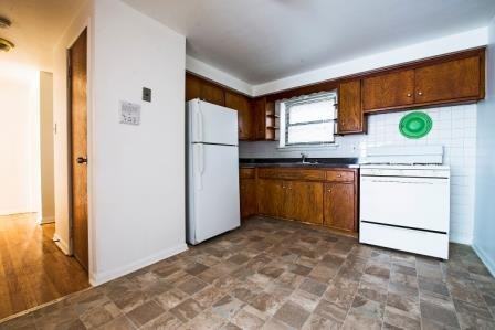 8100-04 S Marshfield - Photo 3 of 5