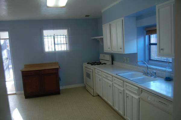 1023 20th St NW - Photo 3 of 7