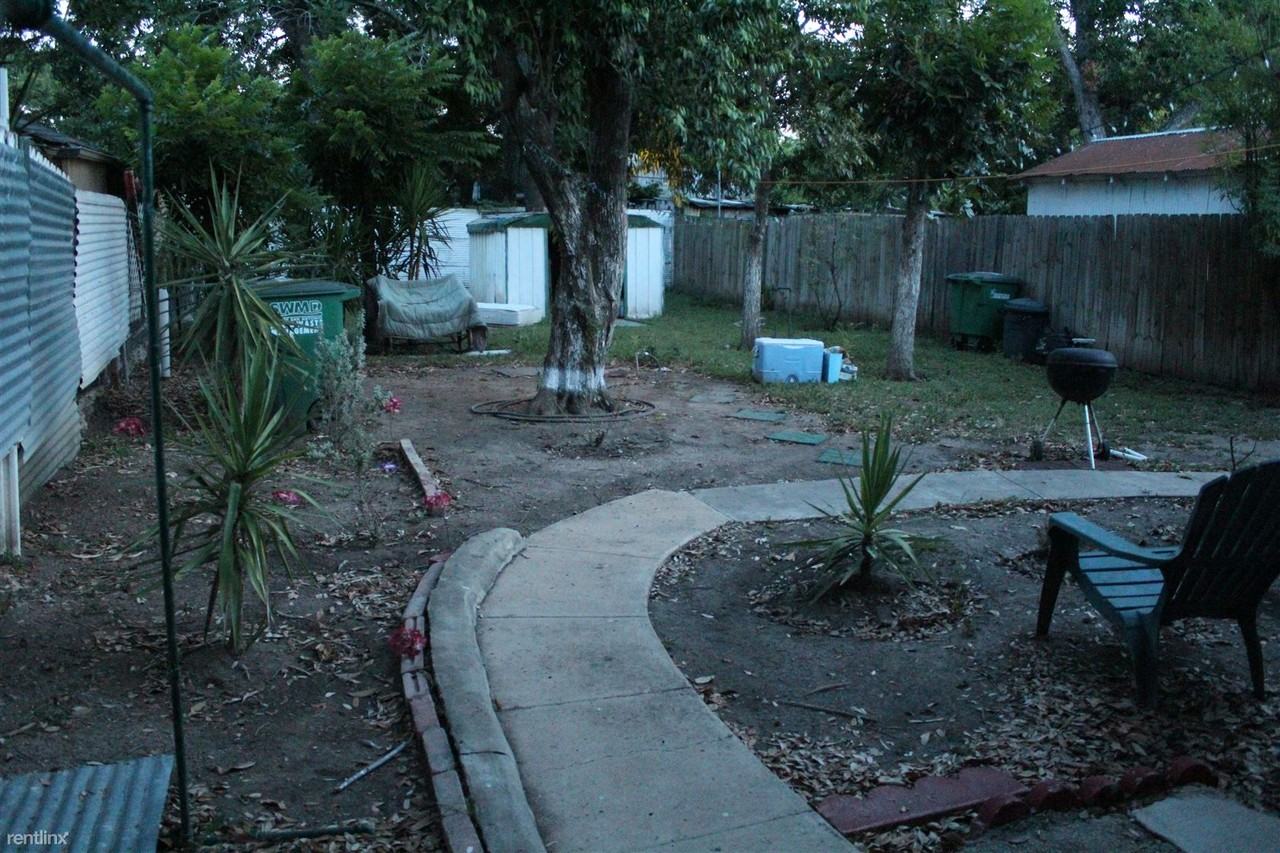 742 Saldana St - Photo 3 of 19