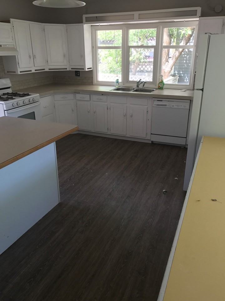 910 8 St S - Photo 2 of 5