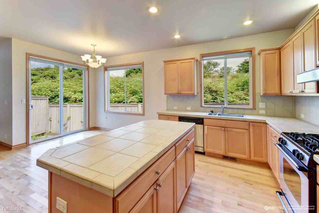 19402 NE 68th Way - Photo 3 of 34