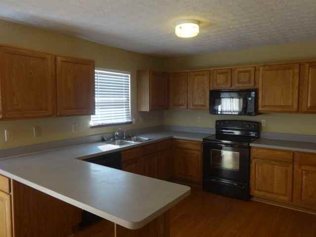 112 Clayburn Dr - Photo 3 of 8