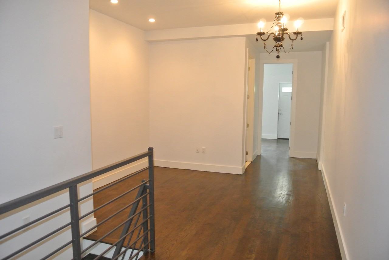 Knickerbocker Ave & Harman St #23S