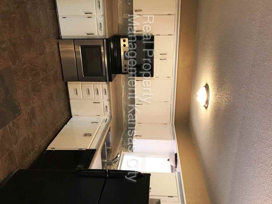 5035 Overton Ave - Photo 3 of 9