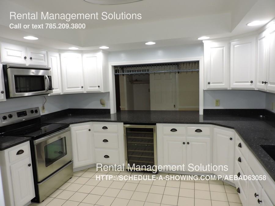 3609 SW York Way - Photo 2 of 17