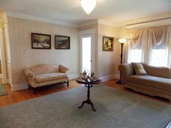 85 Narragansett St #1 - Photo 3 of 23