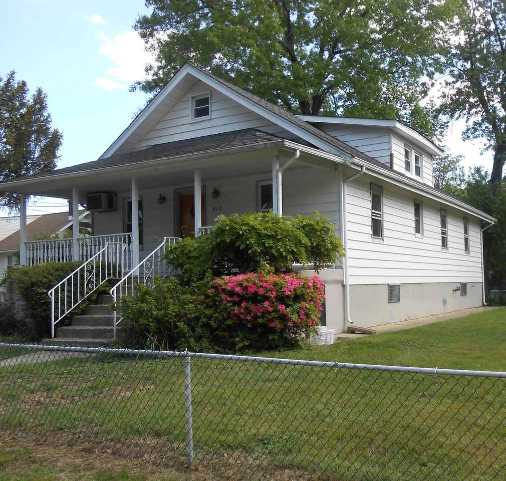 812 Lambert Ave - Photo 2 of 13