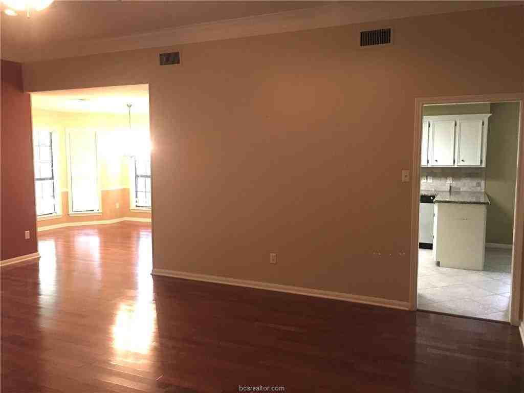 4608 Valleybrook Cir - Photo 3 of 44