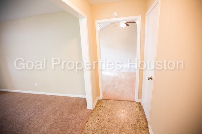 1001 Newport Blvd - Photo 2 of 17