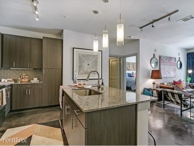 604 Fort Worth Ave - Photo 2 of 8