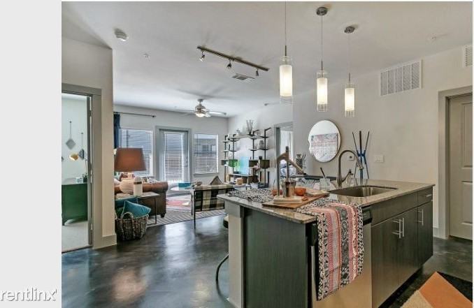 604 Fort Worth Ave - Photo 3 of 8