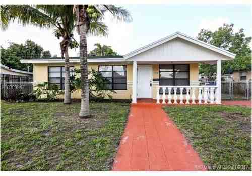 6856 SW 22nd St - Photo 2 of 8