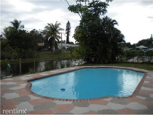 6240 SW 4th Pl - Photo 2 of 3