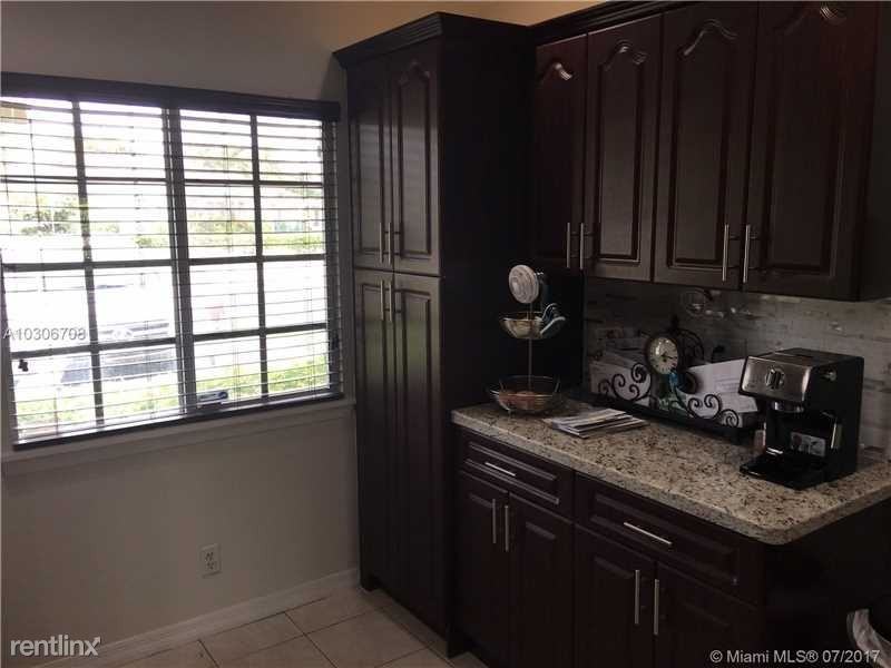 1841 SW 116th Way #A - Photo 3 of 10