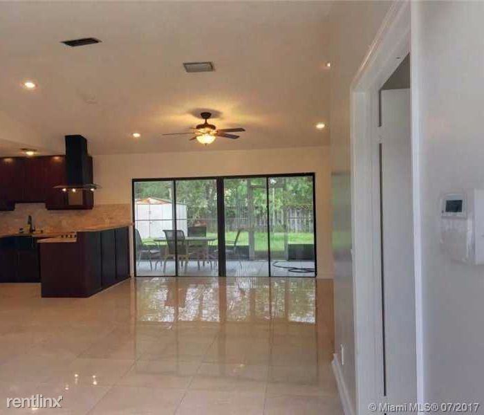 9130 Crescent Dr - Photo 3 of 31