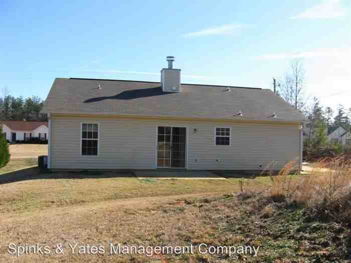 429 Hampton Green Dr - Photo 2 of 7