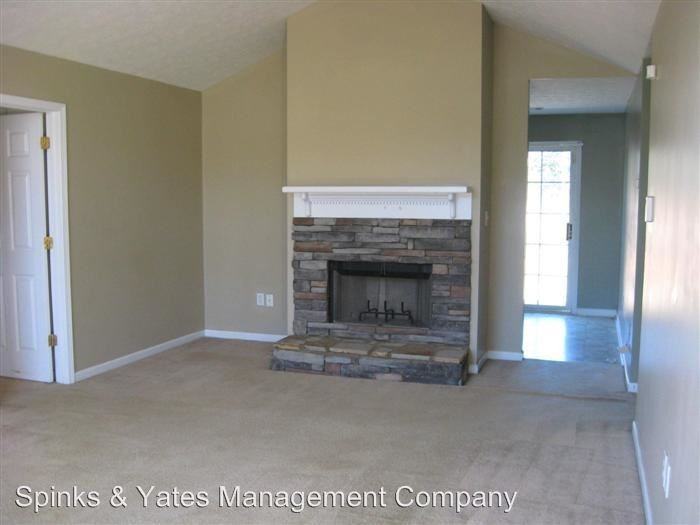429 Hampton Green Dr - Photo 3 of 7