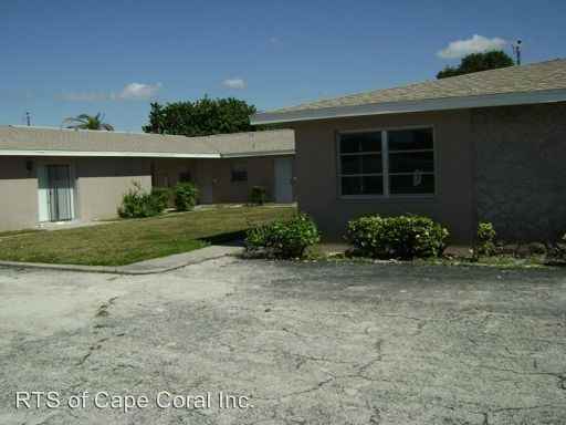 3715 SE 9th PLACE - Photo 2 of 5