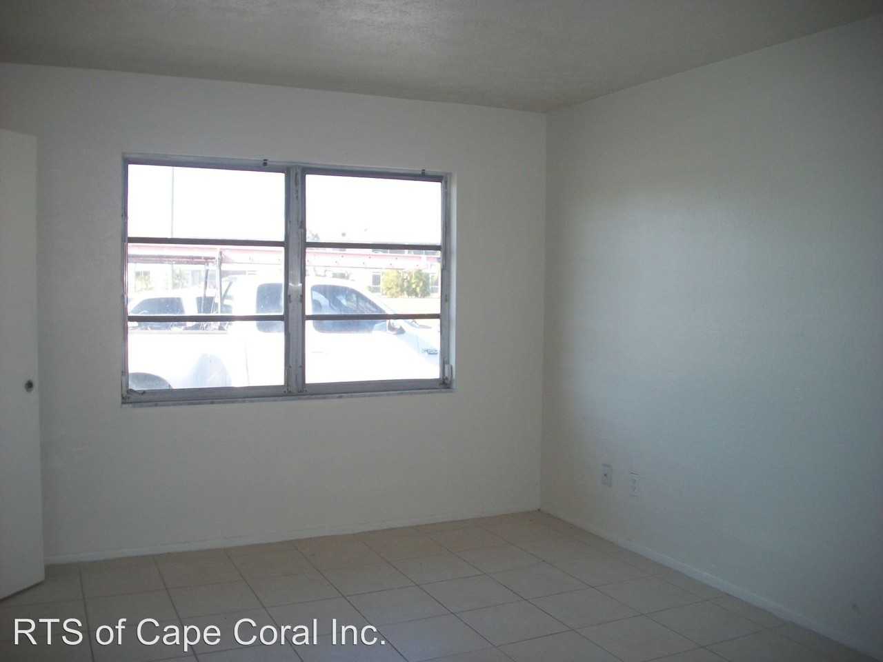 3715 SE 9th PLACE - Photo 3 of 5