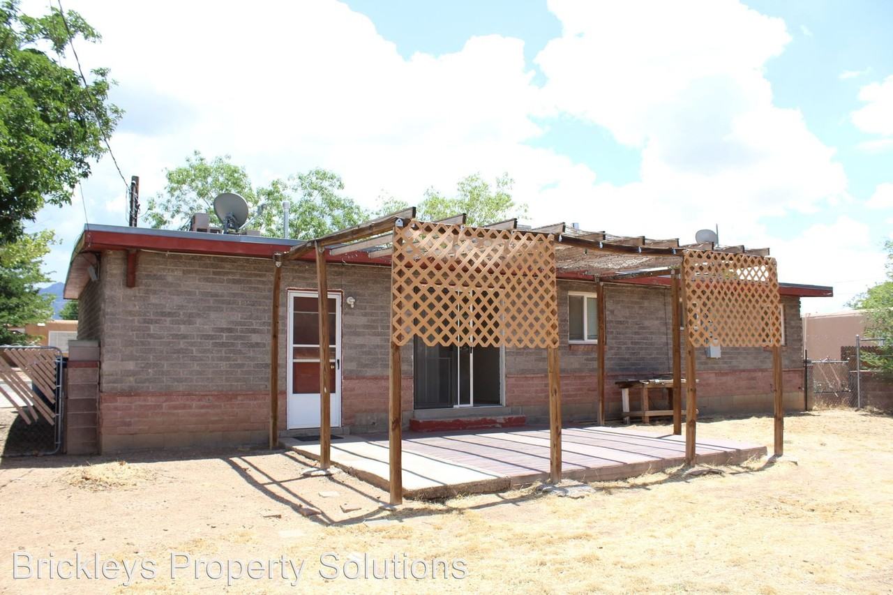 1211 Betts St NE - Photo 2 of 15