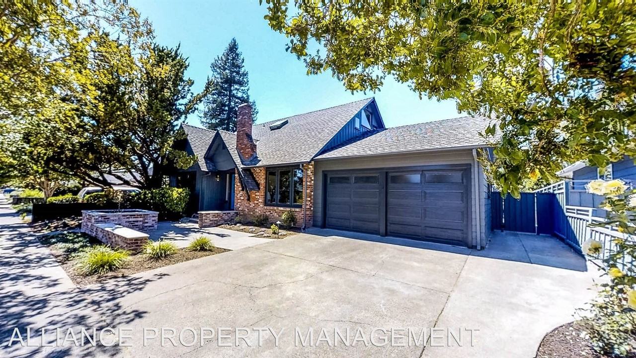 2439 Grosse Ave - Photo 2 of 22