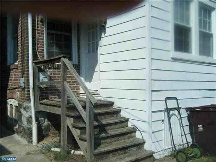 1126 N Bancroft Pkwy - Photo 2 of 12