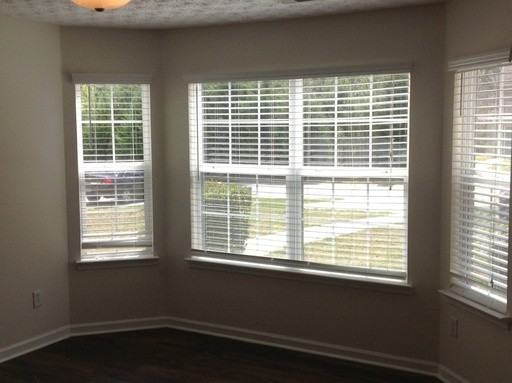 5548 Pineridge Ct - Photo 3 of 15