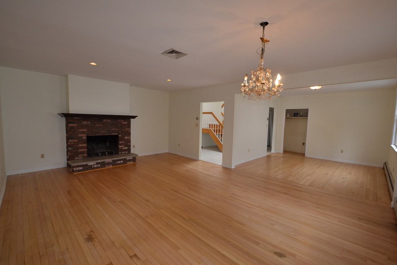 136 Miles St - Photo 2 of 10