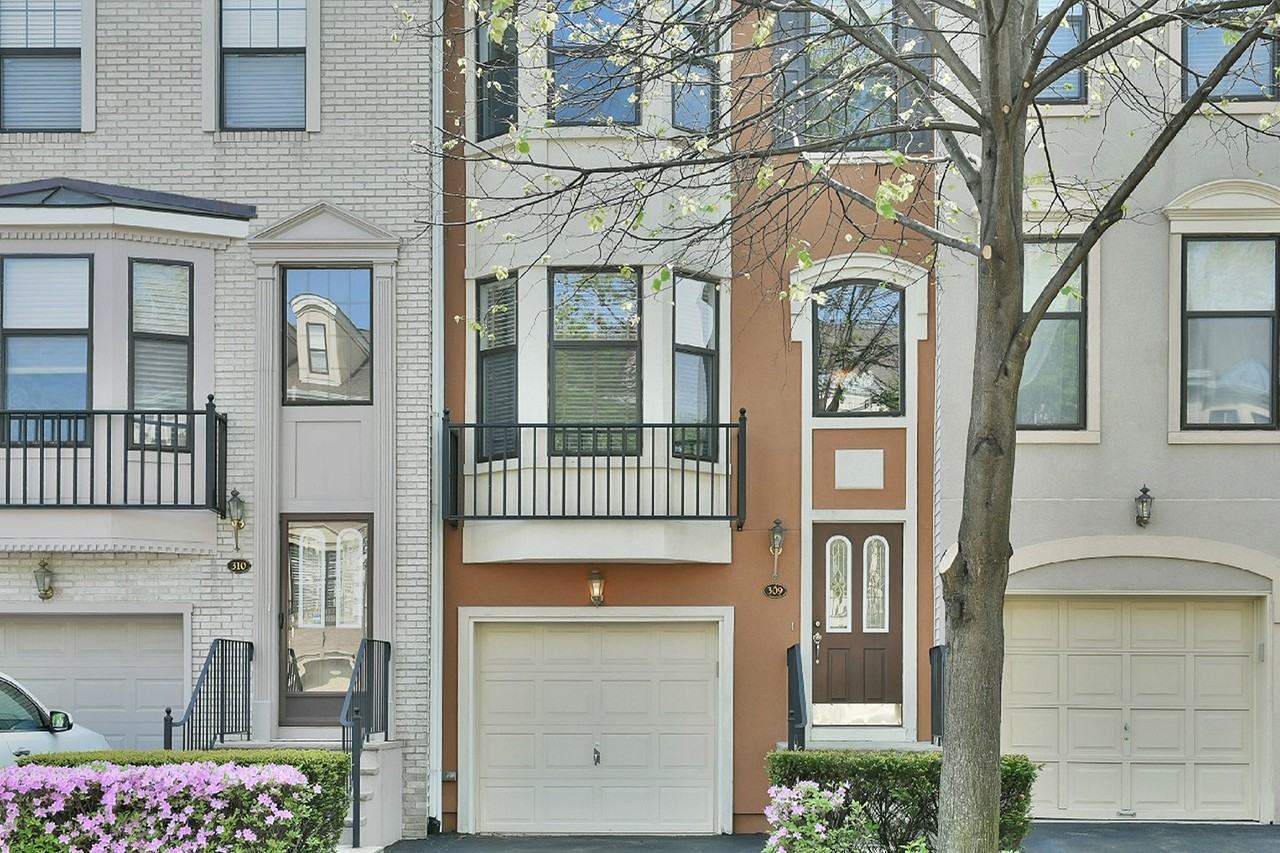 309 Wilshire Dr - Photo 2 of 25