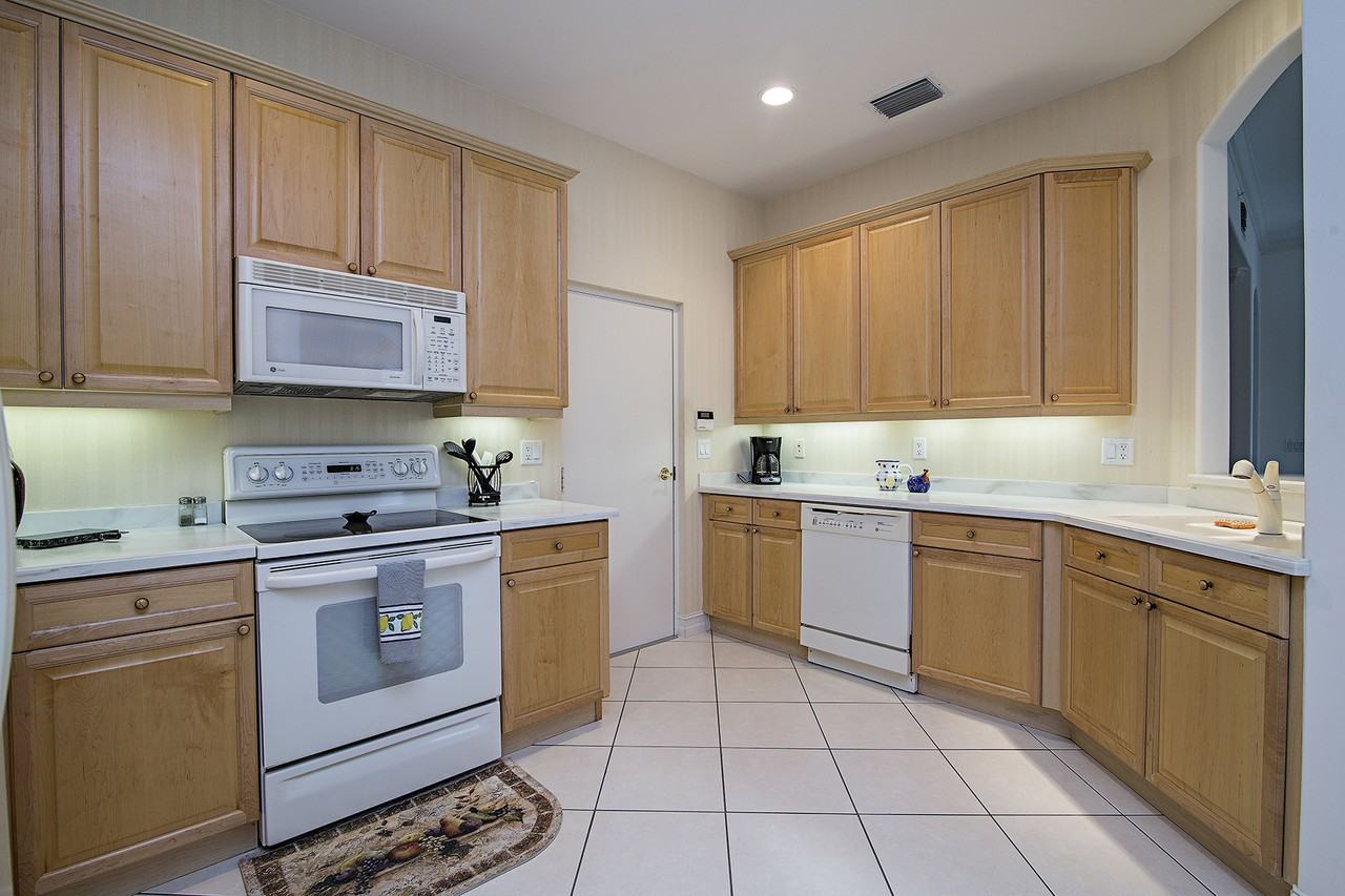 2630 Bolero Dr #101 - Photo 3 of 8