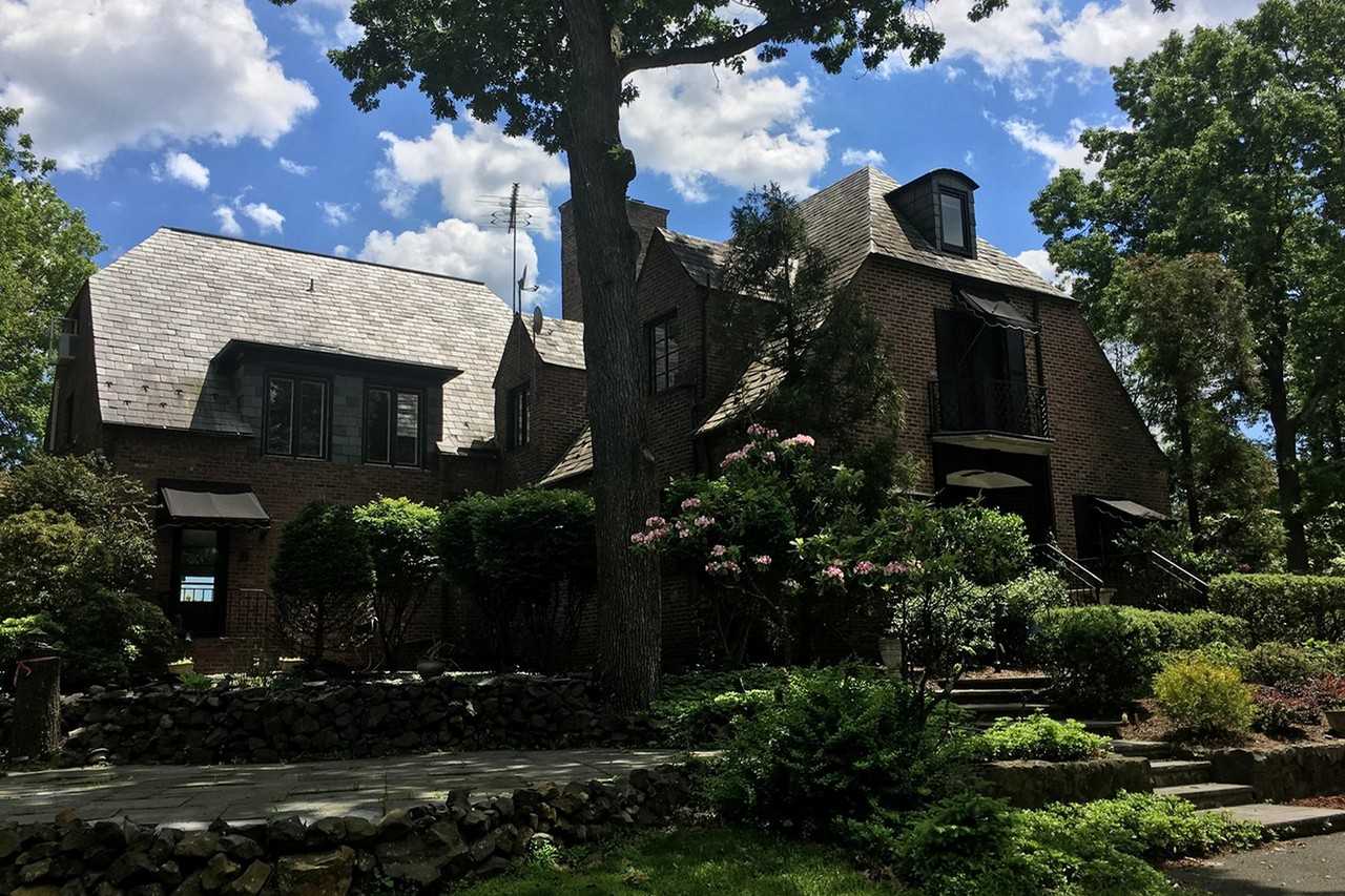 271 E Bradford Ave - Photo 2 of 33