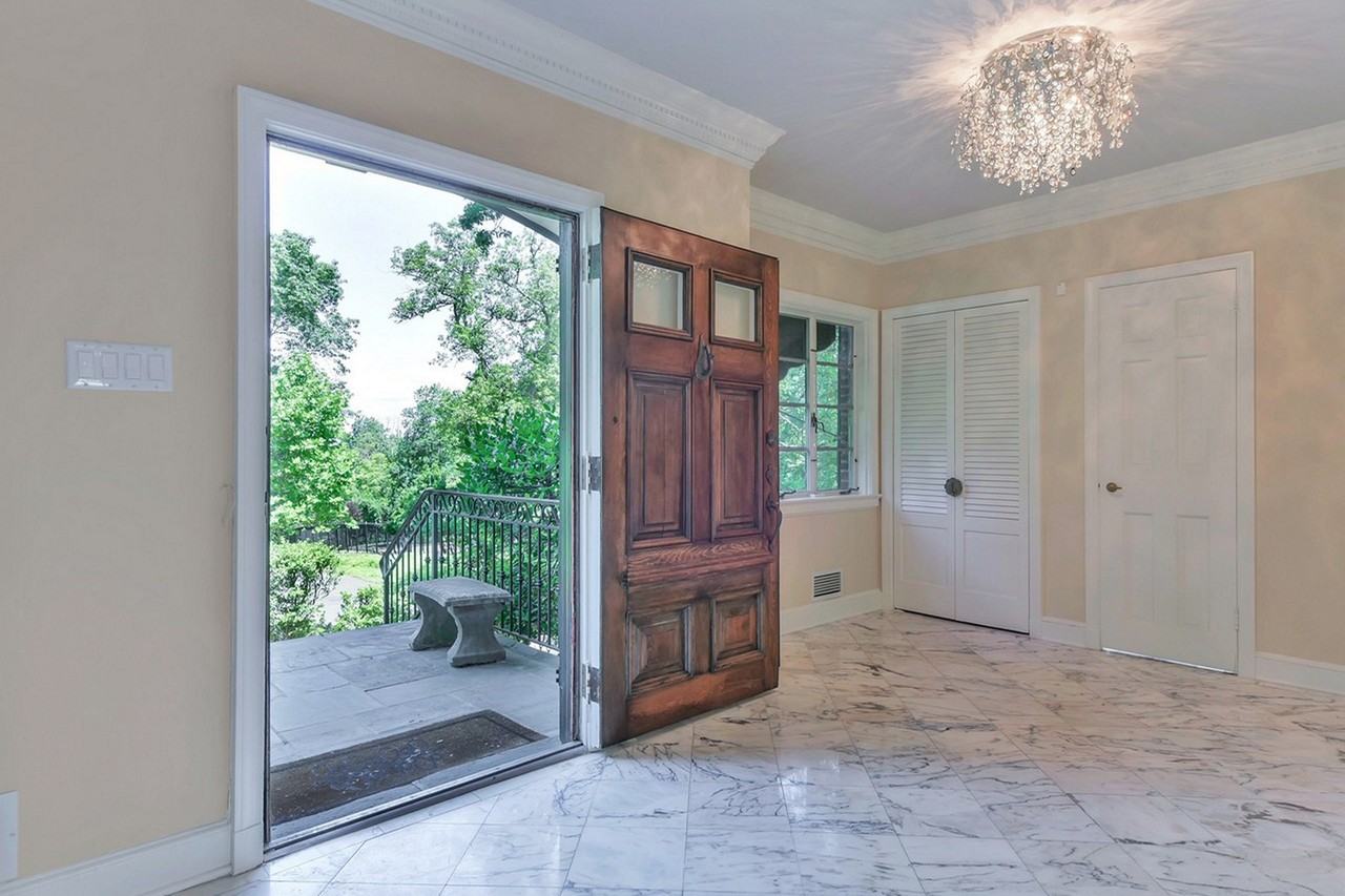 271 E Bradford Ave - Photo 3 of 33