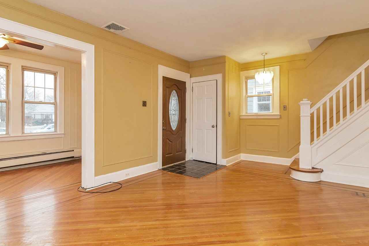 51 Midland Ave - Photo 2 of 17