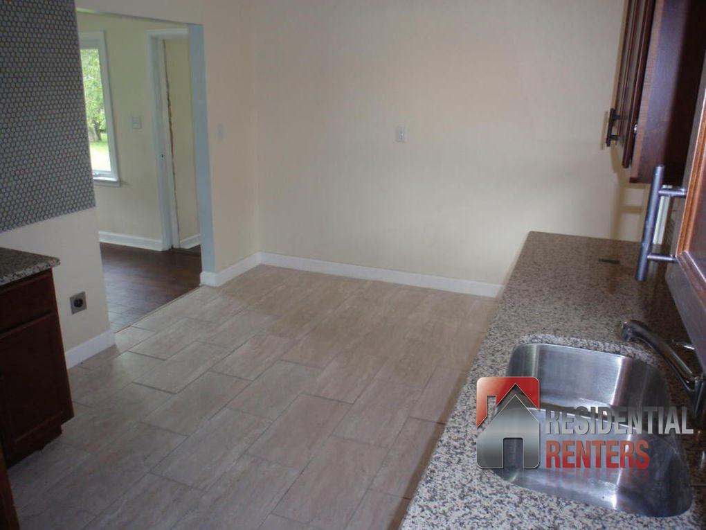 N 87 W17634 Main Street - Photo 3 of 22