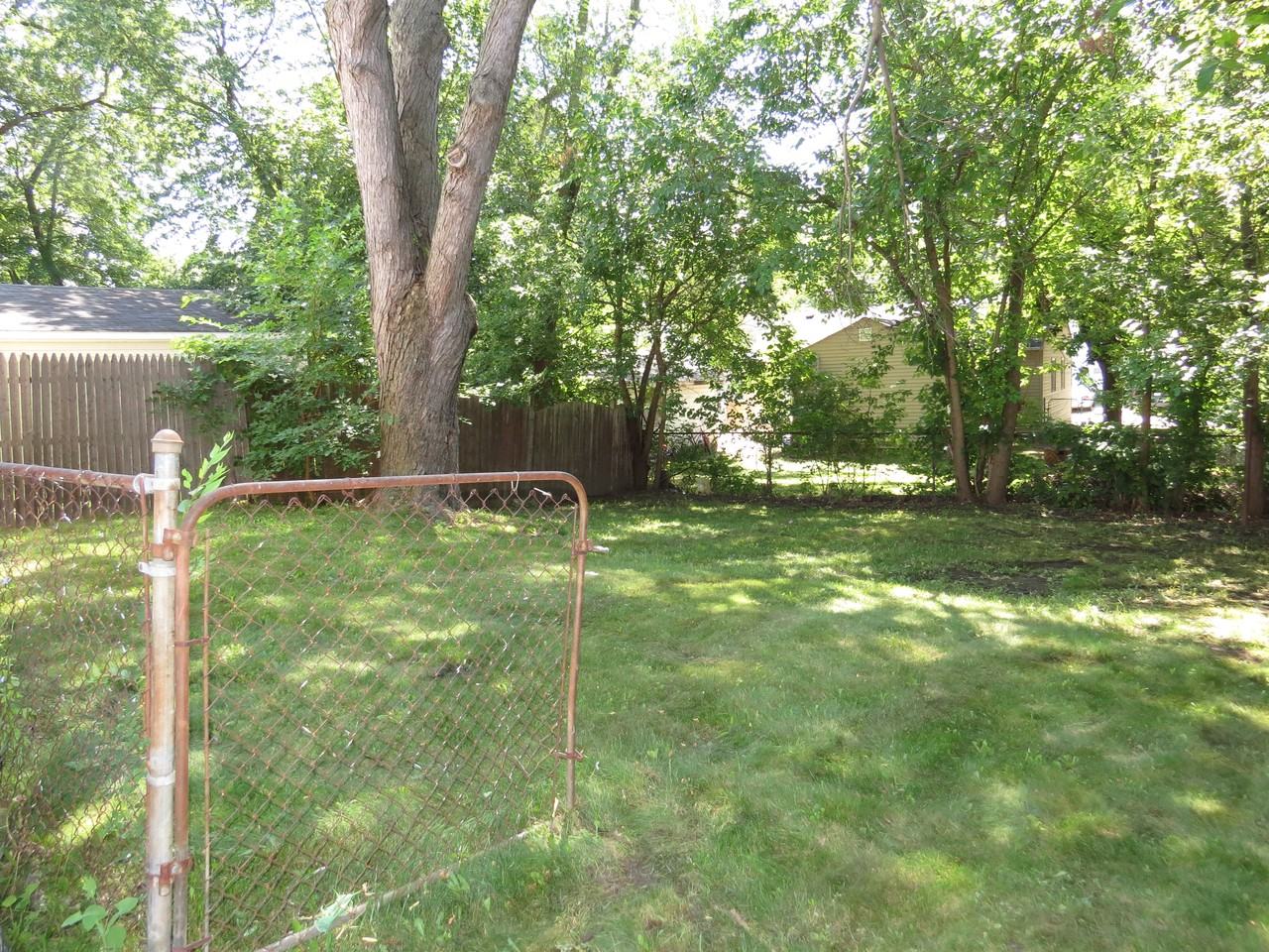 31546 Alpena Ct - Photo 3 of 7