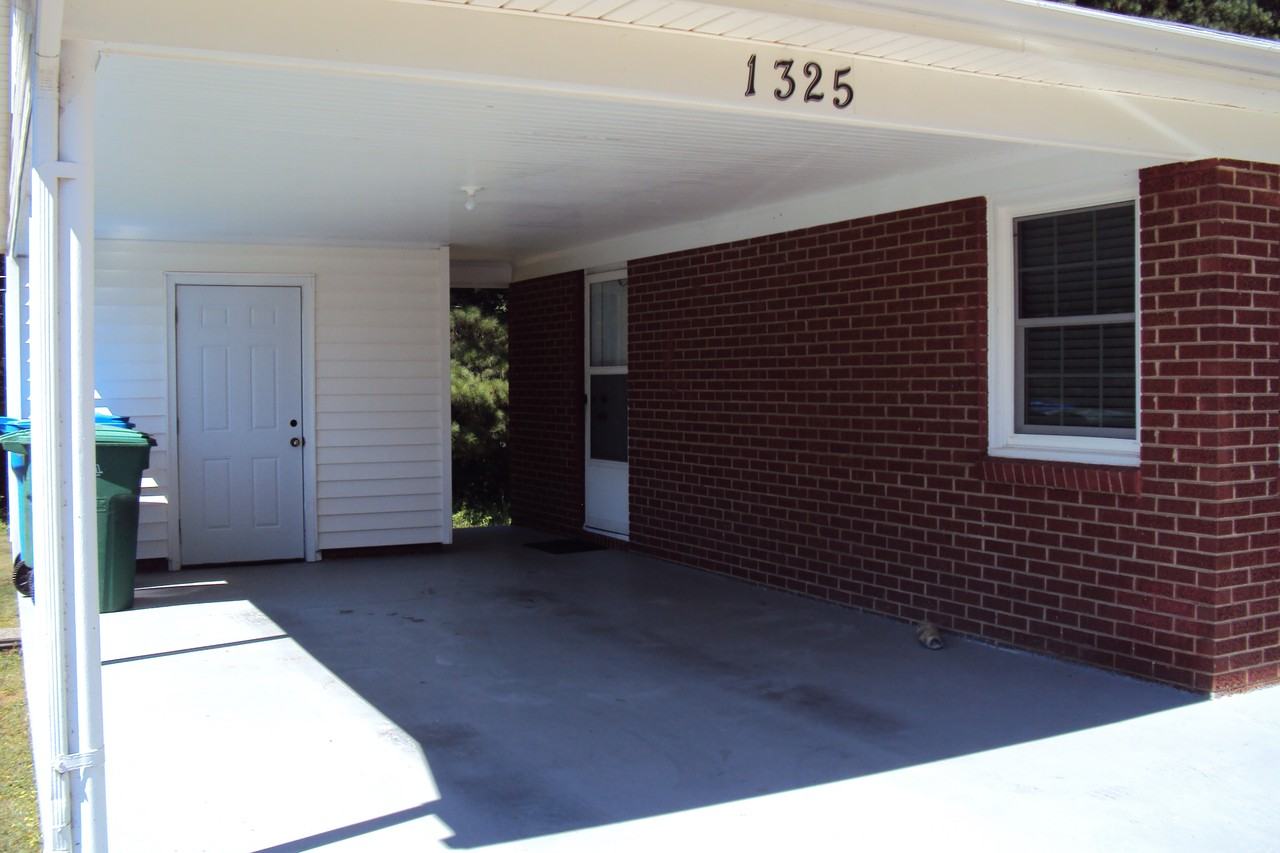 1325 Eastside Ave - Photo 2 of 8