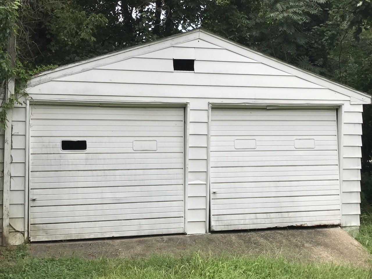 203 Robinson St - Photo 2 of 23