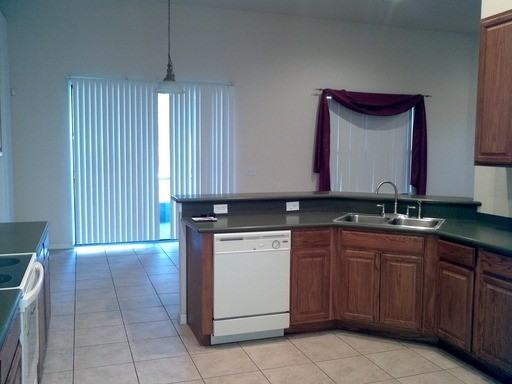 1934 Abbey Ridge Dr - Photo 2 of 6