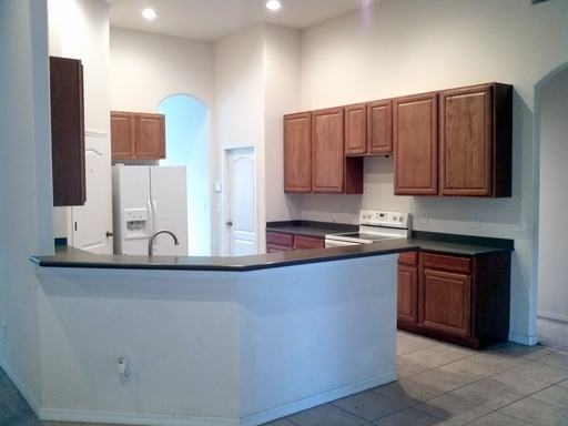 1934 Abbey Ridge Dr - Photo 3 of 6
