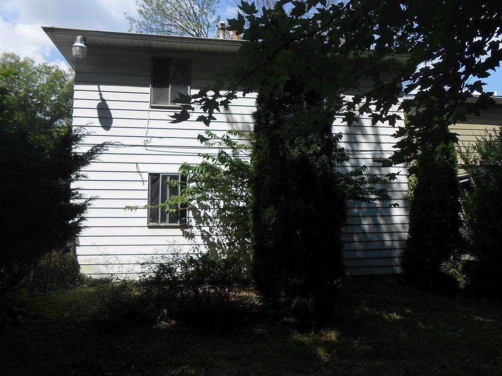 1793 Cromwell Dr - Photo 2 of 10