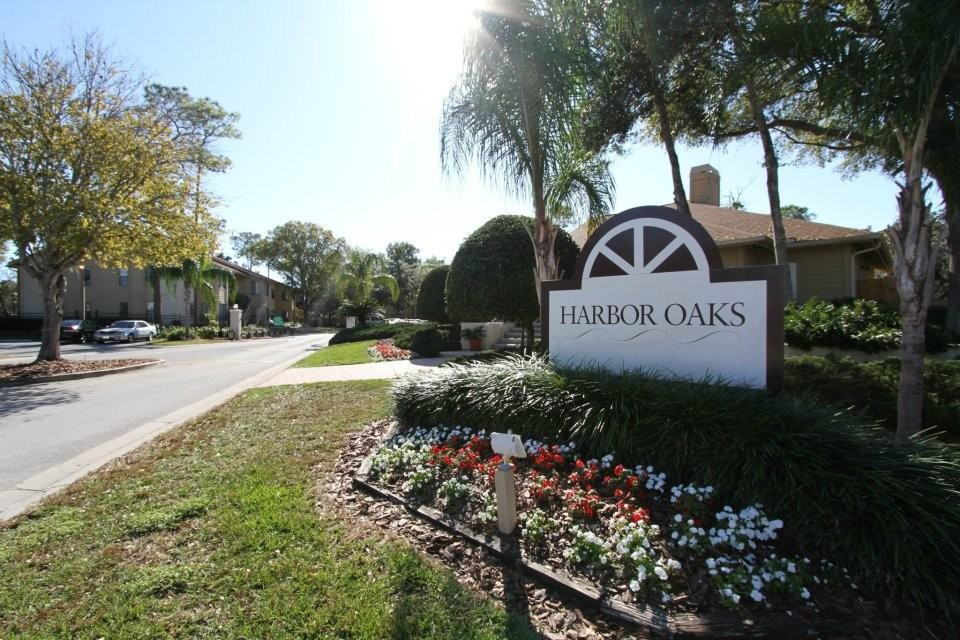 Harbor Oaks Apartments - 12221 Holbrook Dr, Hudson, FL 34667 with 2