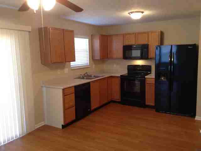 700 Thornton Dr - Photo 3 of 7