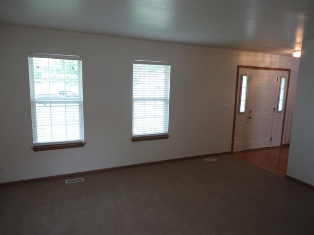 823 N Commonwealth Ave - Photo 2 of 12