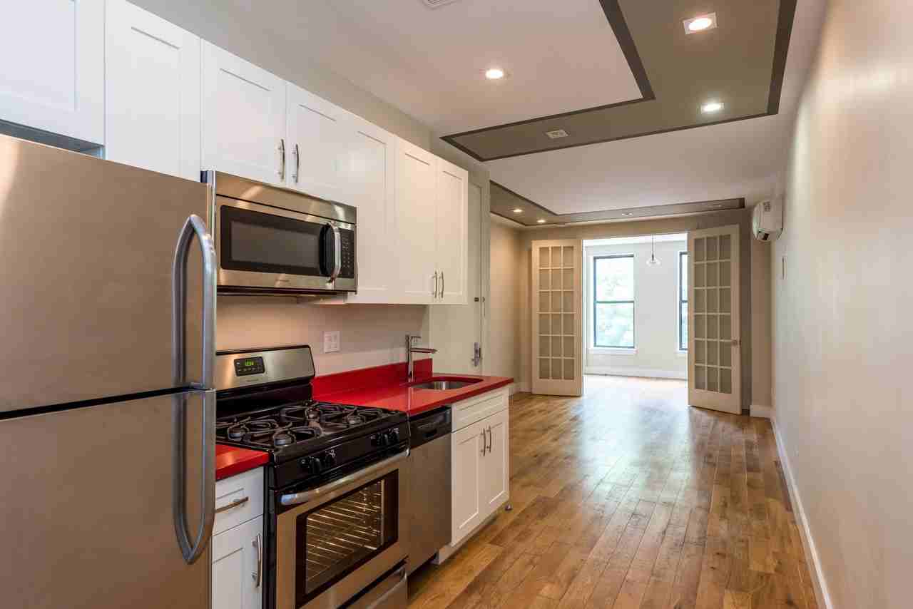 Wilson Ave & Bleecker St #56F