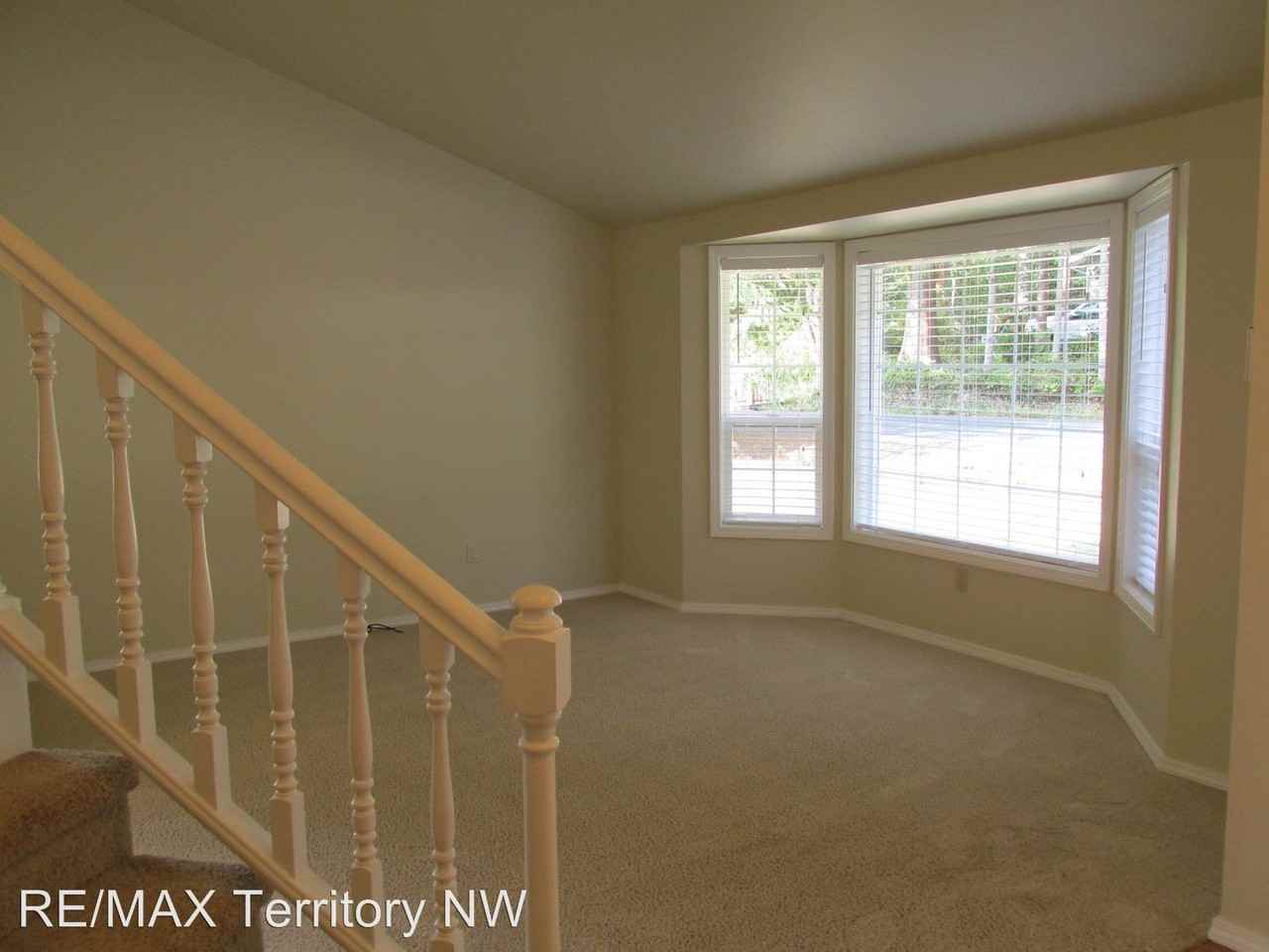 329 Snohomish Dr - Photo 3 of 11